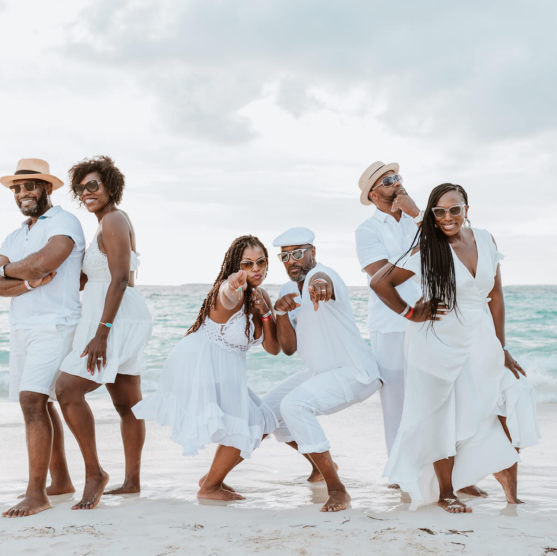 3-group-vacation-cancun-photographer-flytographer